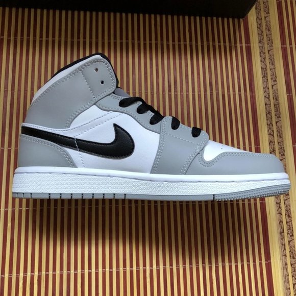 Air Jordan 1 Mid Light Smoke Grey main image 5